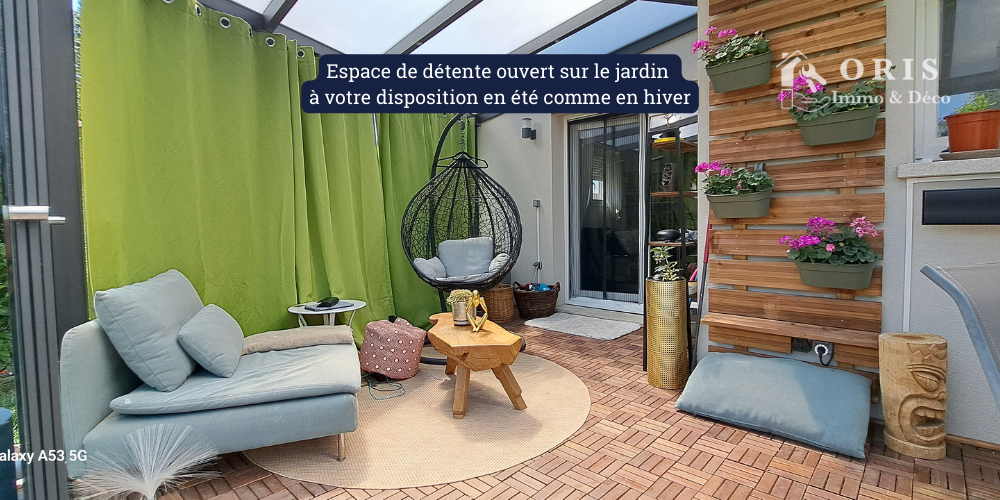 Espace de détente ouvert sur le jardin à votre disposition en été comme en hiver