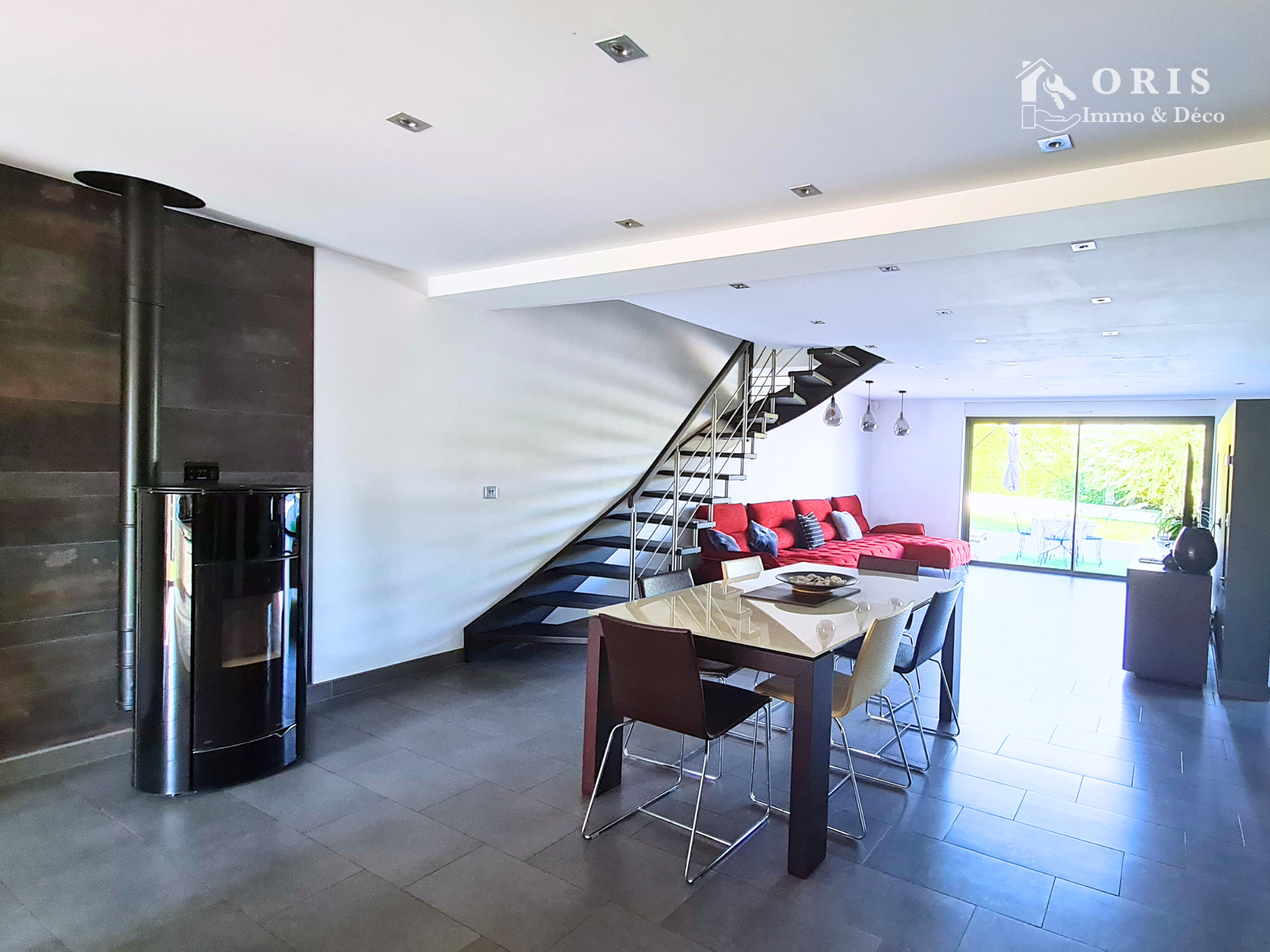 Spacieuse pièce de vie traversante