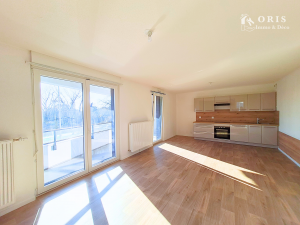 Séjour donnant sur une terrasse