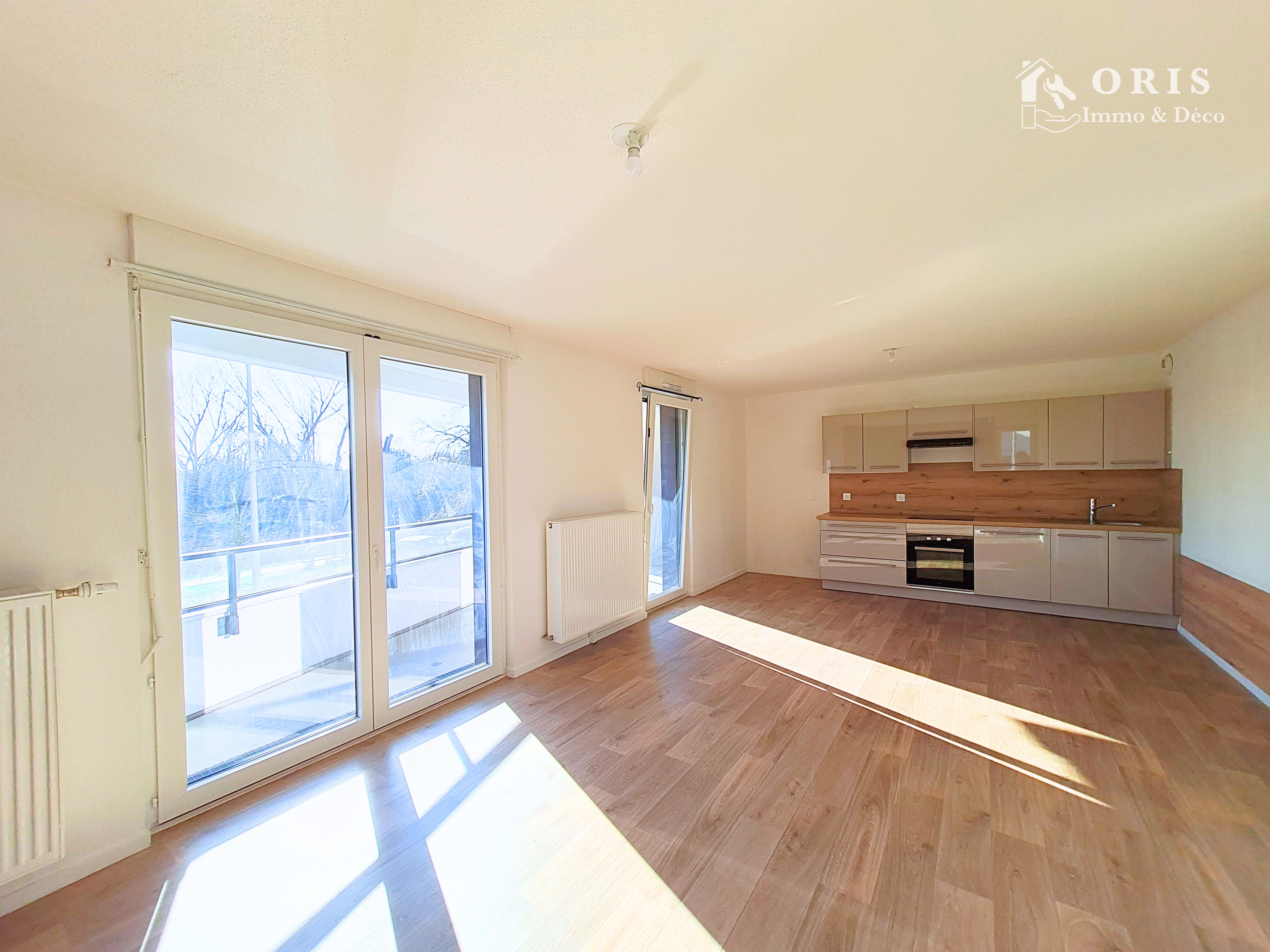 Séjour donnant sur une terrasse