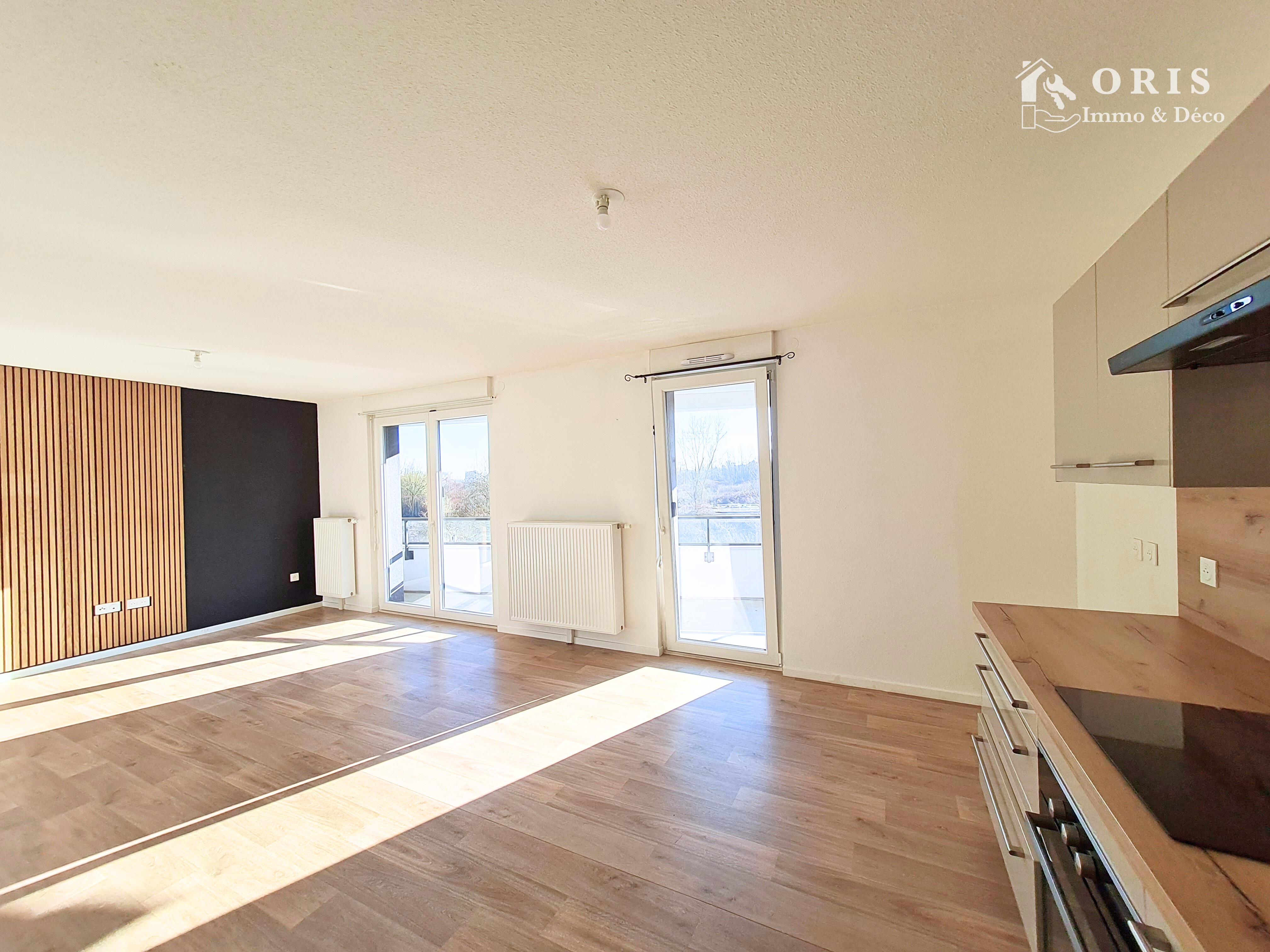 Séjour avec cuisine ouverte